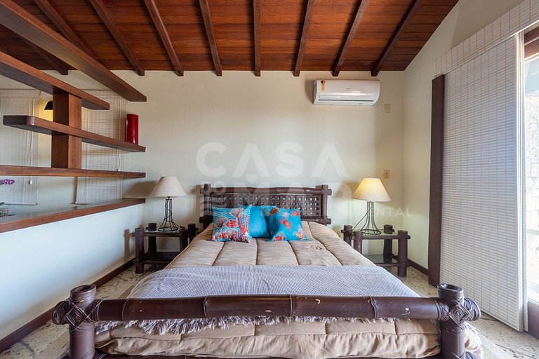 Linda casa com 4 suítes, em condomínio, no canto direito de