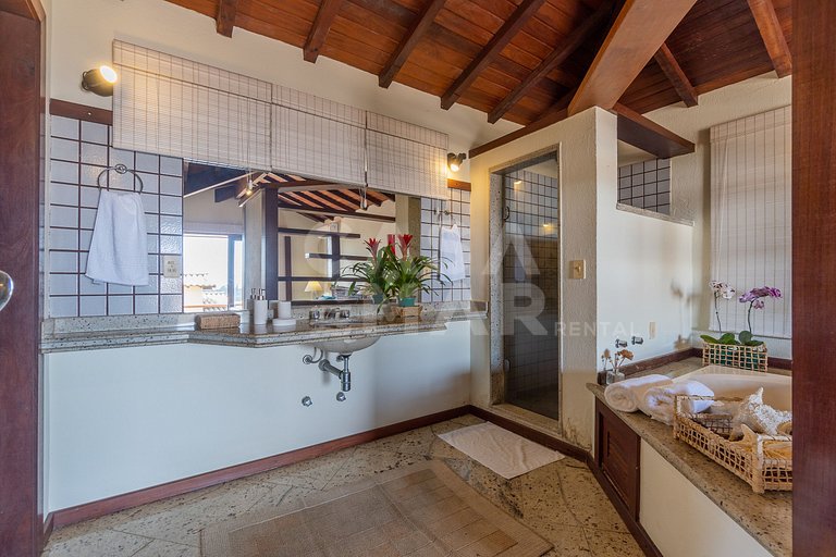 Beautiful house with 4 suites, in condominium, in the right