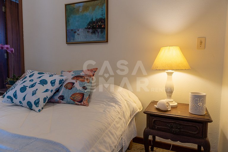 Beautiful house with 4 suites, in condominium, in the right