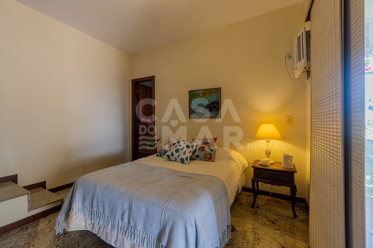 Beautiful house with 4 suites, in condominium, in the right