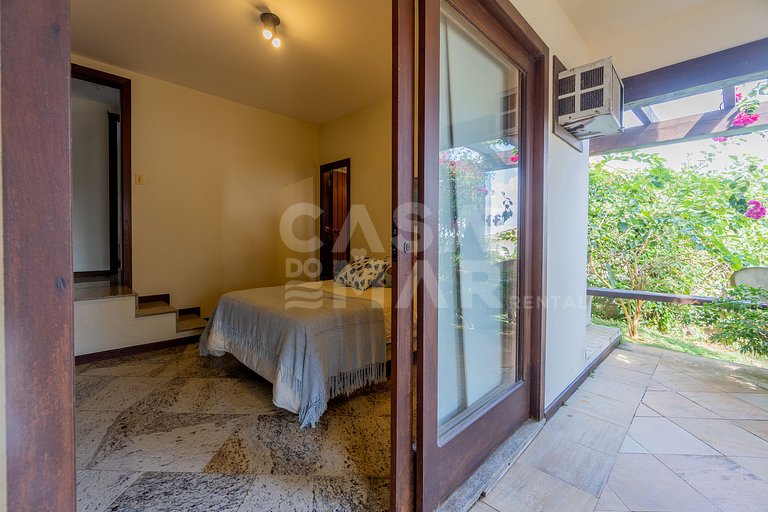 Beautiful house with 4 suites, in condominium, in the right