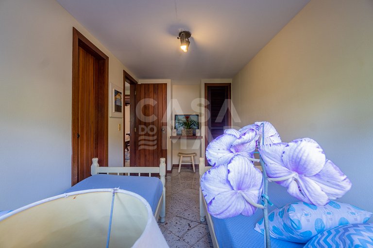 Beautiful house with 4 suites, in condominium, in the right