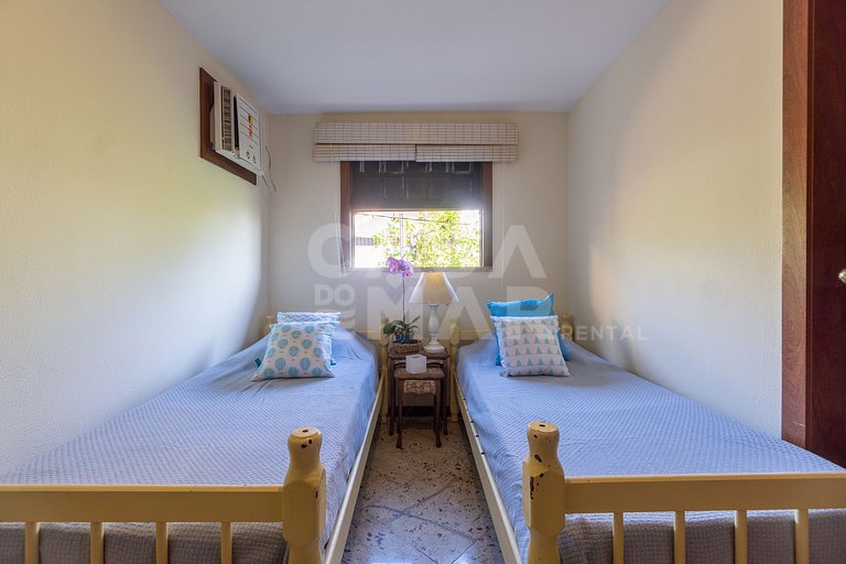 Beautiful house with 4 suites, in condominium, in the right