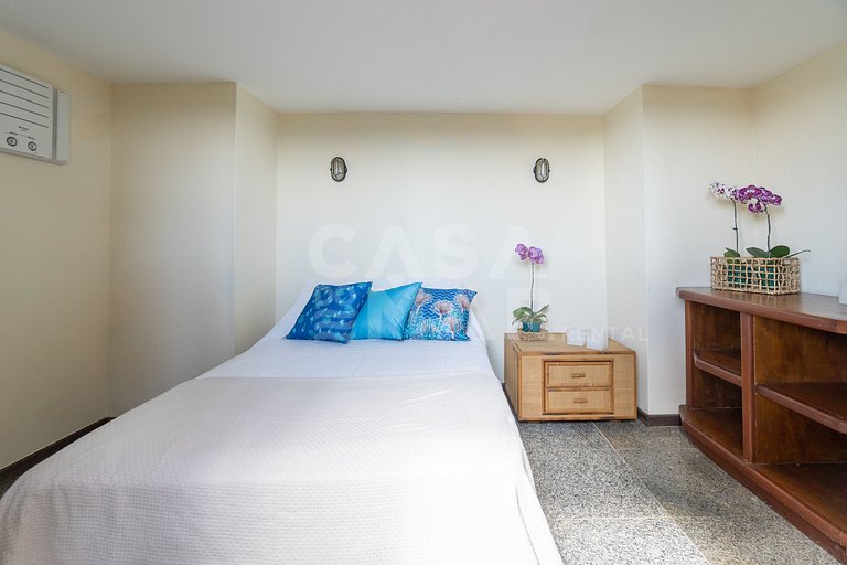 Beautiful house with 4 suites, in condominium, in the right