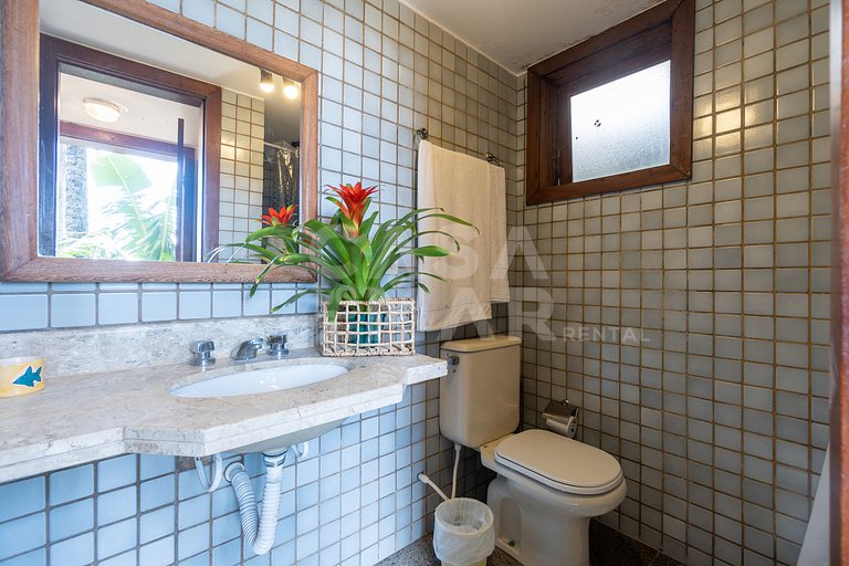 Beautiful house with 4 suites, in condominium, in the right