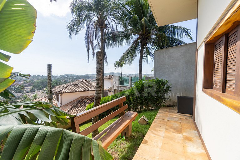 Beautiful house with 4 suites, in condominium, in the right