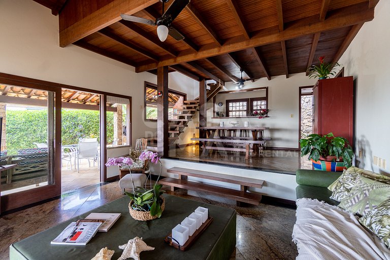 Beautiful house with 4 suites, in condominium, in the right