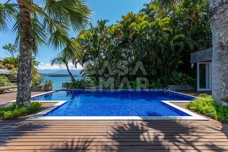 Lindíssima mansão em Angra, com 11 suítes, e vista encantado