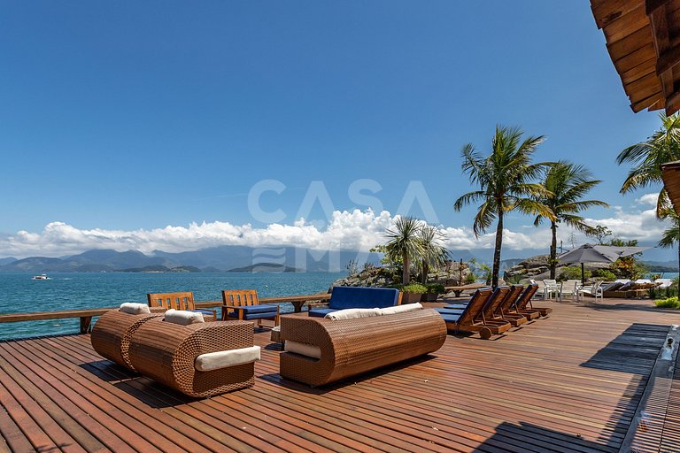 Lindíssima mansão em Angra, com 11 suítes, e vista encantado