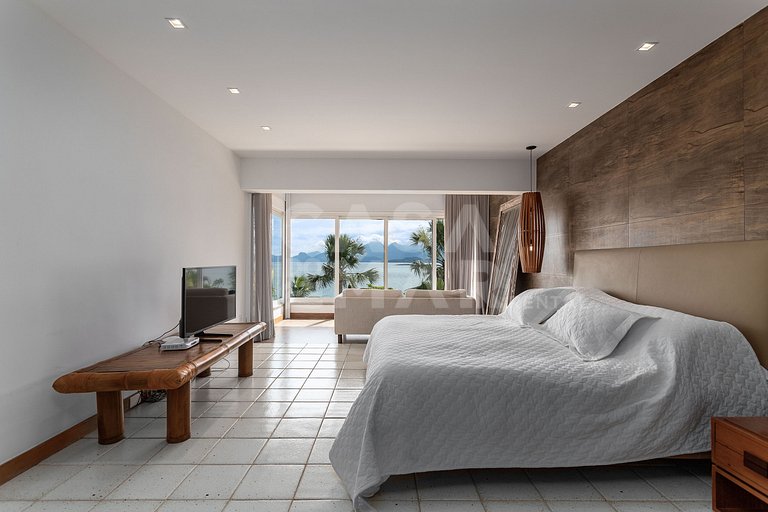 Lindíssima mansão em Angra, com 11 suítes, e vista encantado