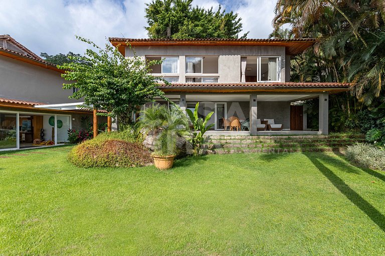 Lindíssima mansão em Angra, com 11 suítes, e vista encantado