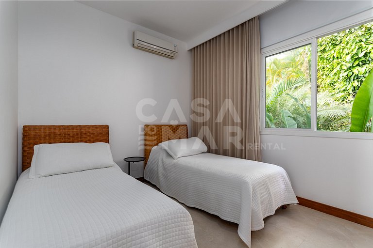 Lindíssima mansão em Angra, com 11 suítes, e vista encantado