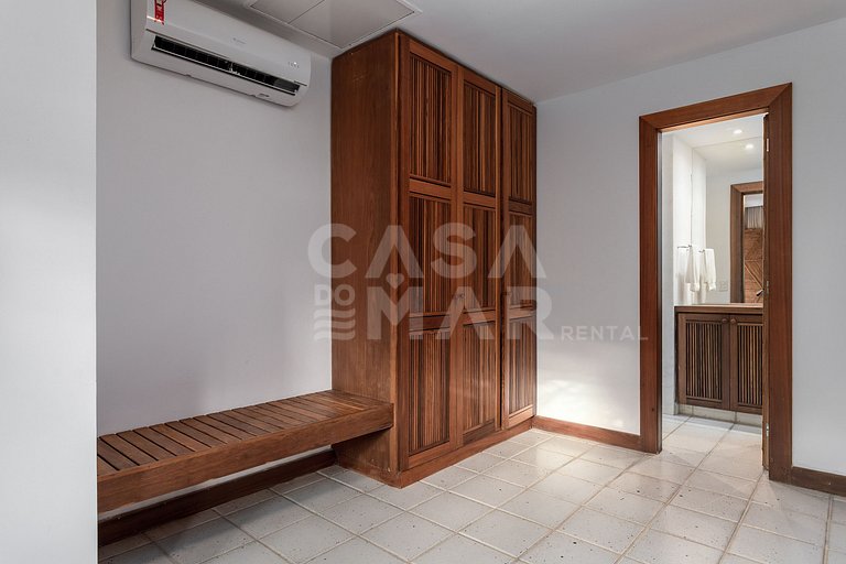 Lindíssima mansão em Angra, com 11 suítes, e vista encantado