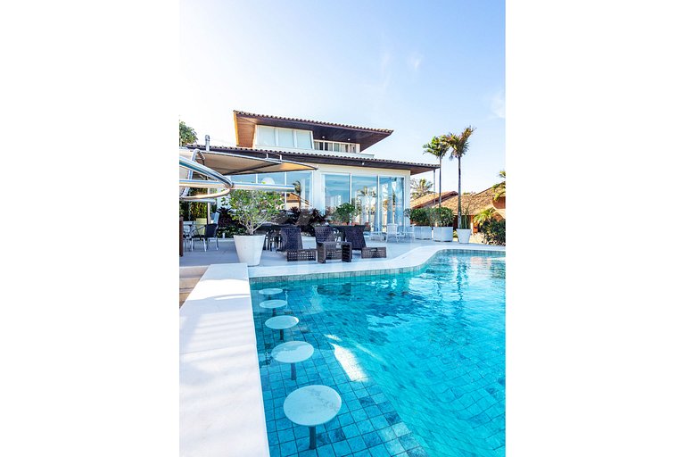 Beautiful house with 6 suites, in condominium facing the sea