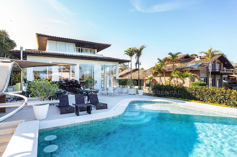 Linda casa com 6 suítes, em condomínio frente mar, em Geribá