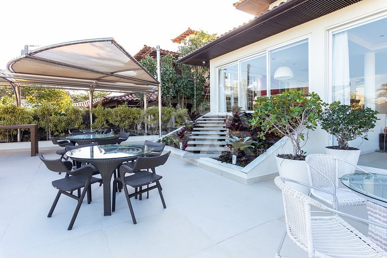 Beautiful house with 6 suites, in condominium facing the sea
