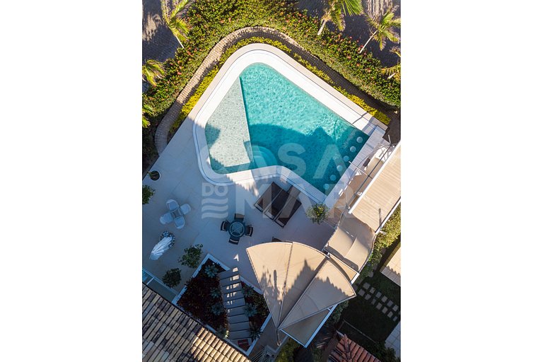 Beautiful house with 6 suites, in condominium facing the sea