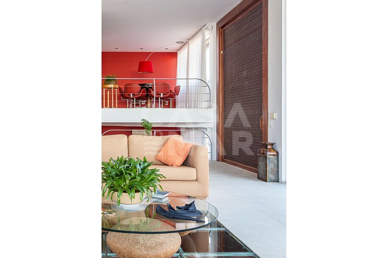 Beautiful house with 6 suites, in condominium facing the sea
