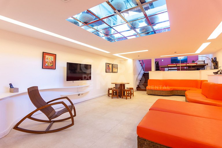 Beautiful house with 6 suites, in condominium facing the sea