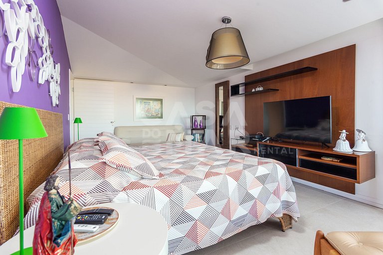 Beautiful house with 6 suites, in condominium facing the sea