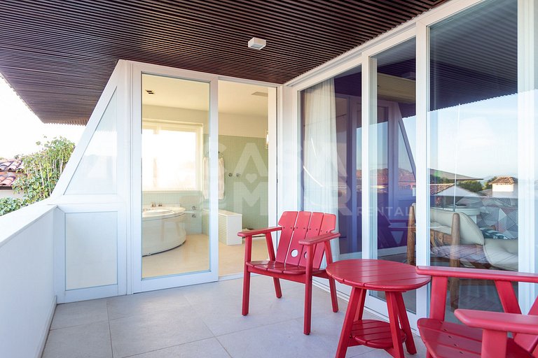 Beautiful house with 6 suites, in condominium facing the sea