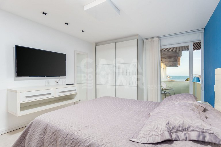 Beautiful house with 6 suites, in condominium facing the sea