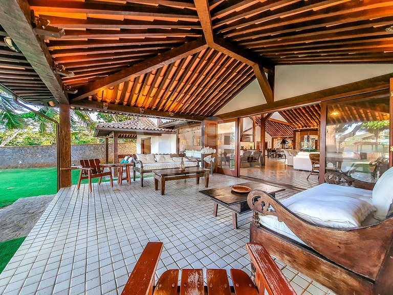 Linda casa, pé na areia da praia da Ferradura, com cinco suí