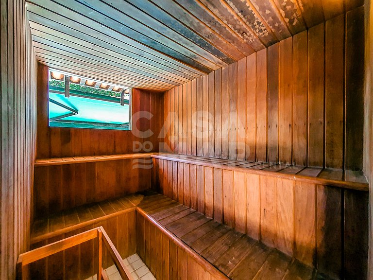 Linda casa, pé na areia da praia da Ferradura, com cinco suí