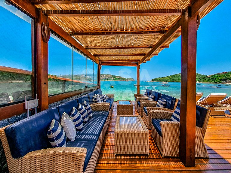 Linda casa, pé na areia da praia da Ferradura, com cinco suí
