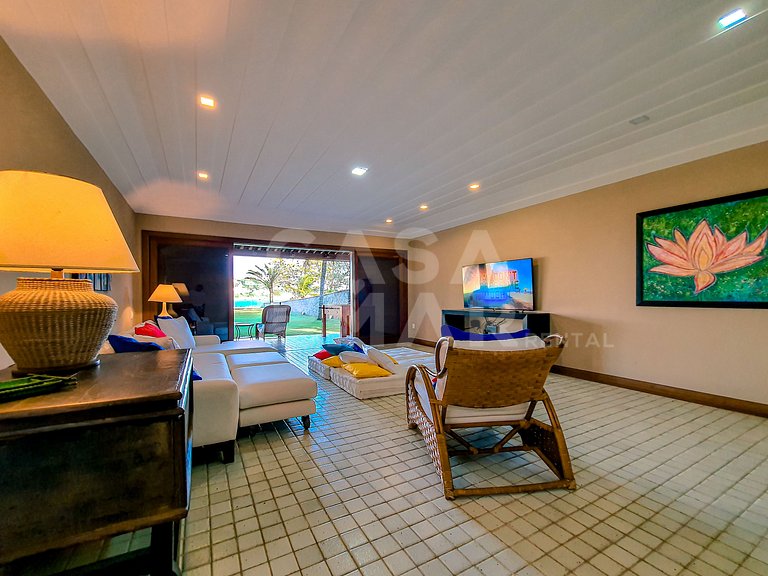Linda casa, pé na areia da praia da Ferradura, com cinco suí