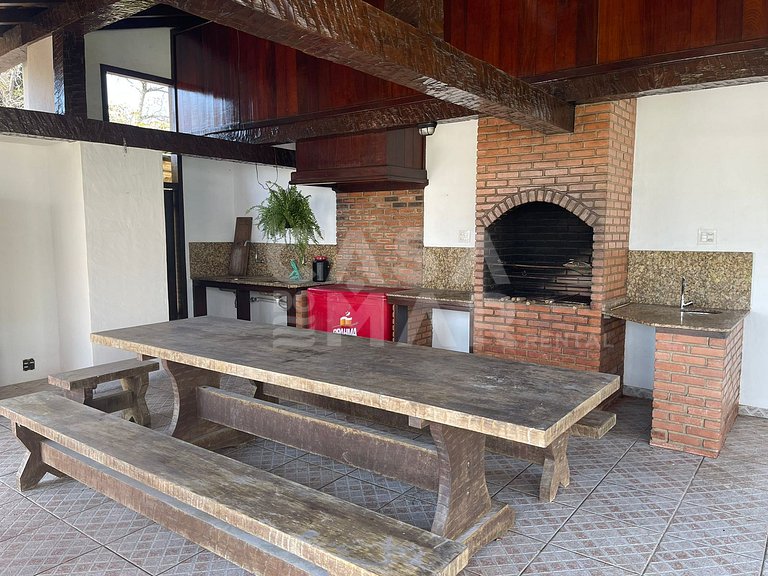 Beautiful house with 6 bedrooms, swimming pool, next to the