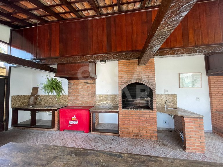 Linda casa com 6 quartos, piscina, ao lado da praia do canto
