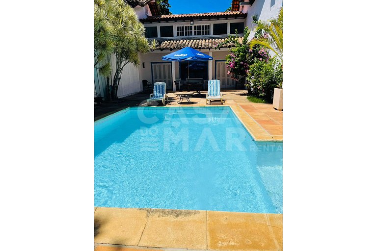 Linda casa com 6 quartos, piscina, ao lado da praia do canto
