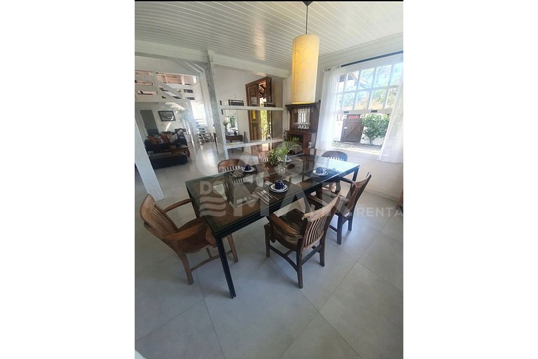 Beautiful house with 6 bedrooms, swimming pool, next to the