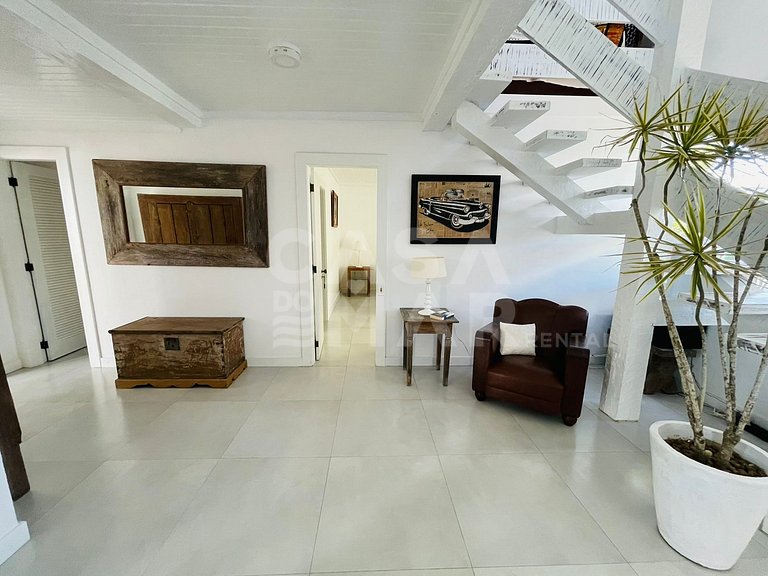 Linda casa com 6 quartos, piscina, ao lado da praia do canto