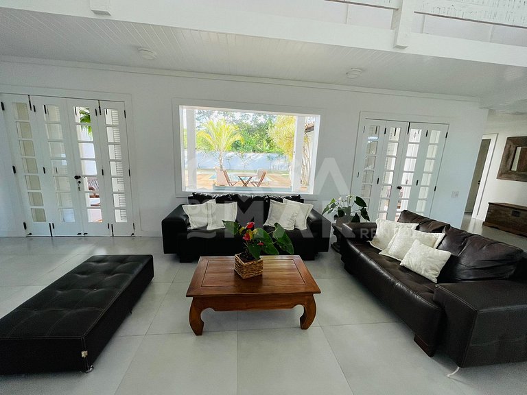 Linda casa com 6 quartos, piscina, ao lado da praia do canto