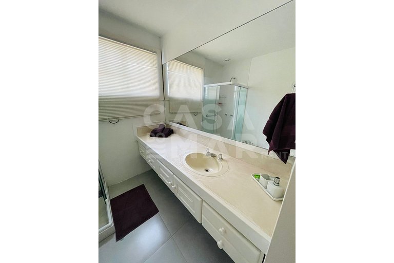 Beautiful house with 6 bedrooms, swimming pool, next to the