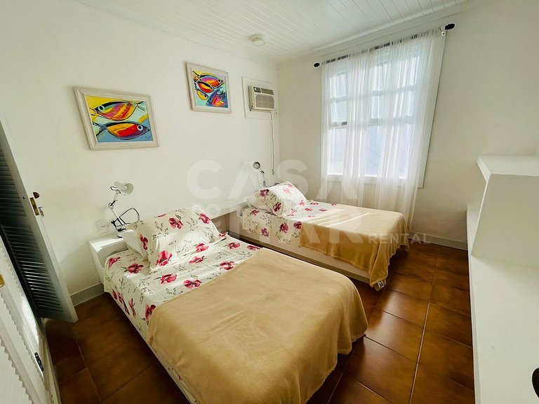 Beautiful house with 6 bedrooms, swimming pool, next to the