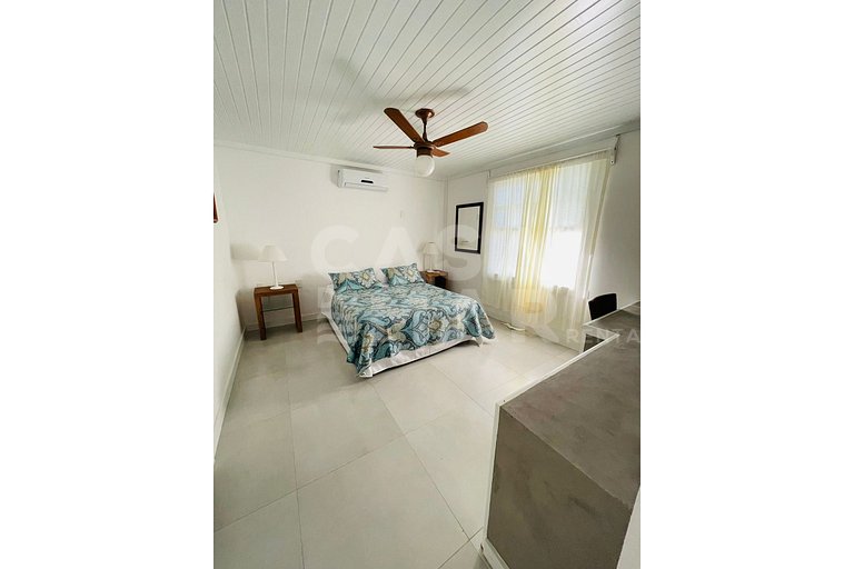 Linda casa com 6 quartos, piscina, ao lado da praia do canto