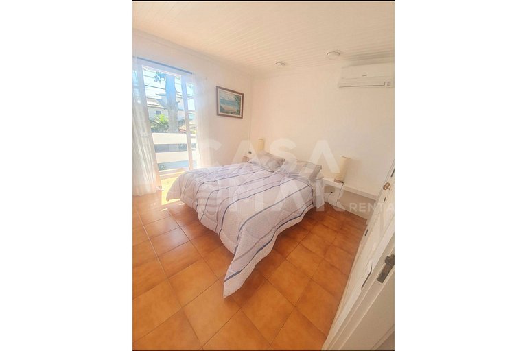 Linda casa com 6 quartos, piscina, ao lado da praia do canto