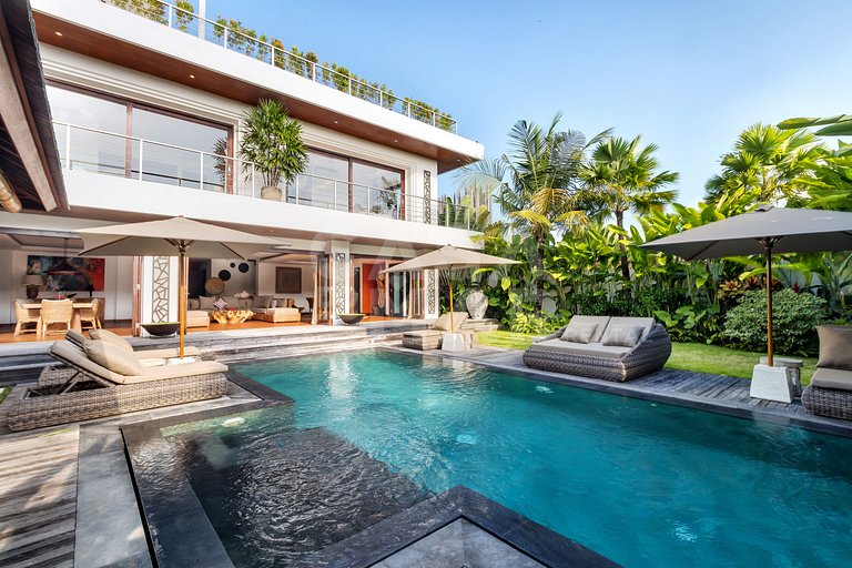 Beautiful house with 4 suites, complete, close to the best b