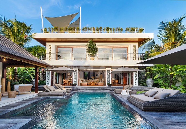 Beautiful house with 4 suites, complete, close to the best b
