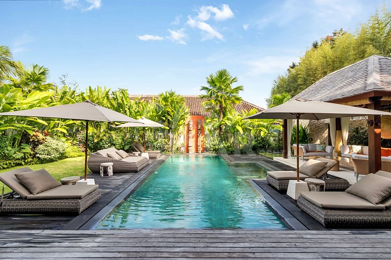 Beautiful house with 4 suites, complete, close to the best b