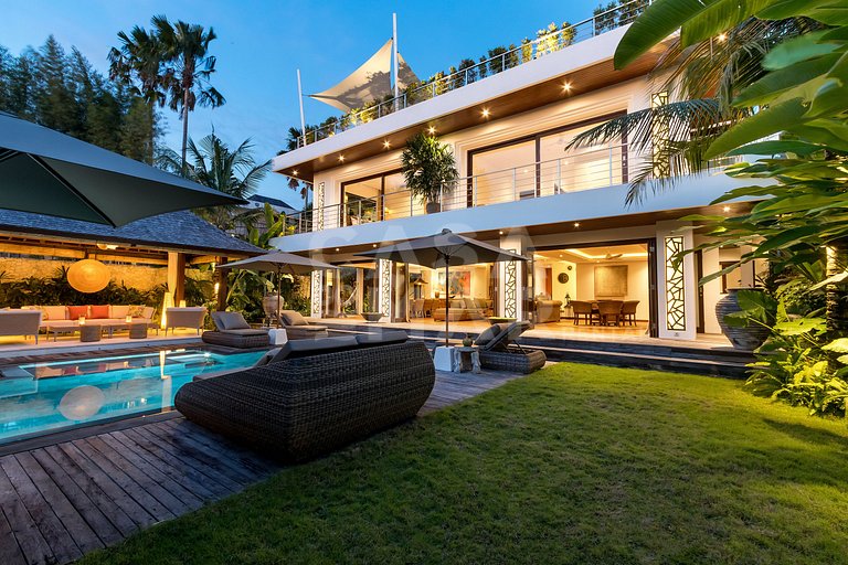 Linda casa com 4 suítes, completíssima, próxima as melhores