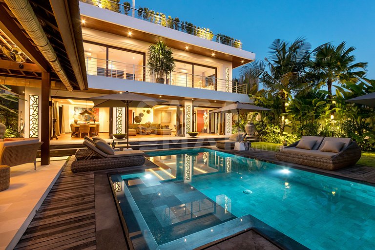 Beautiful house with 4 suites, complete, close to the best b