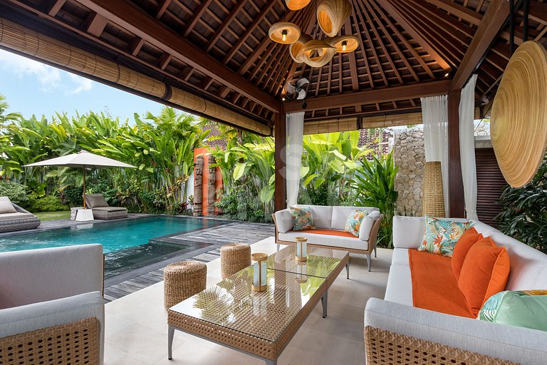 Linda casa com 4 suítes, completíssima, próxima as melhores