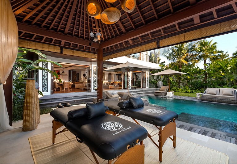 Beautiful house with 4 suites, complete, close to the best b