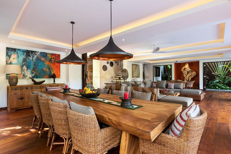Linda casa com 4 suítes, completíssima, próxima as melhores