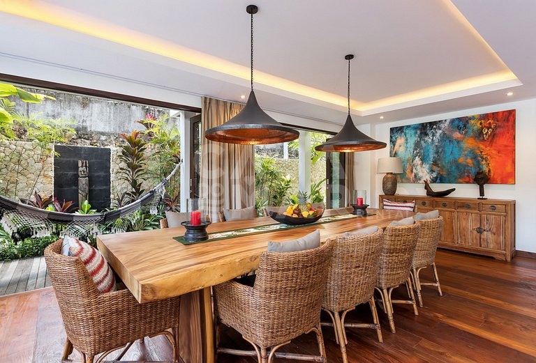 Linda casa com 4 suítes, completíssima, próxima as melhores