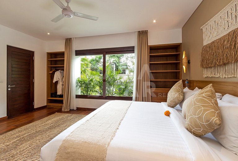 Beautiful house with 4 suites, complete, close to the best b